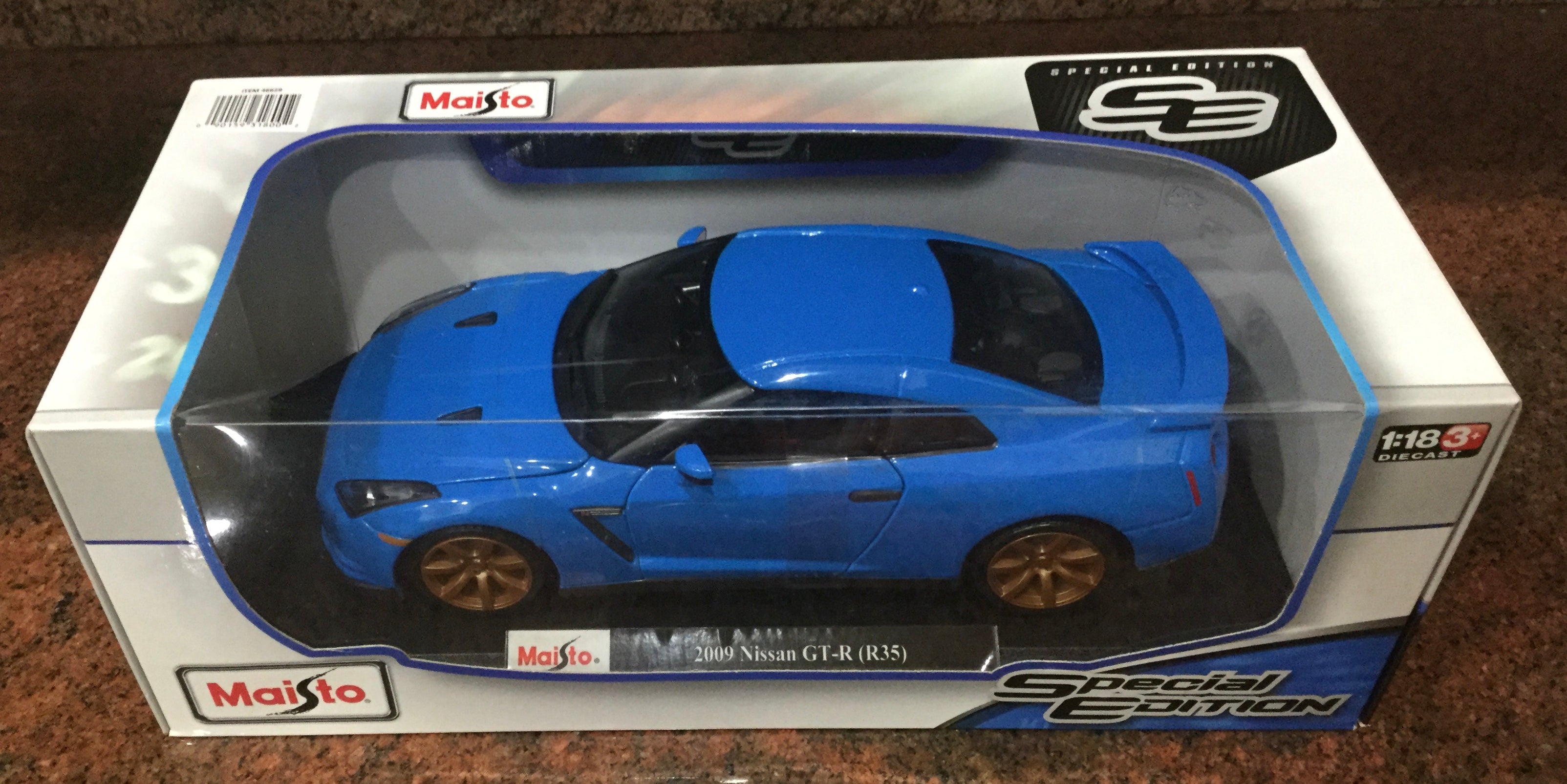 Maisto nissan deals gtr 1 18