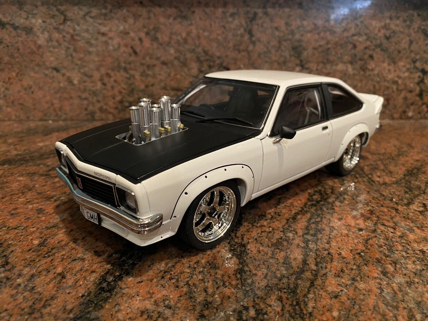 1/18 Modified Injected Holden LX Torana Ss Hatchback In Palais White