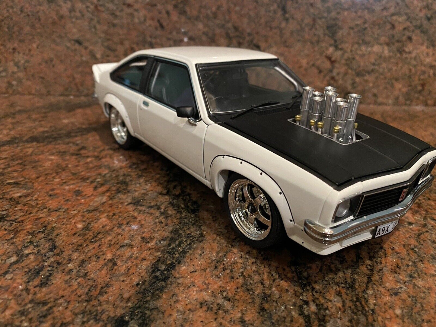 1/18 Modified Injected Holden LX Torana Ss Hatchback In Palais White