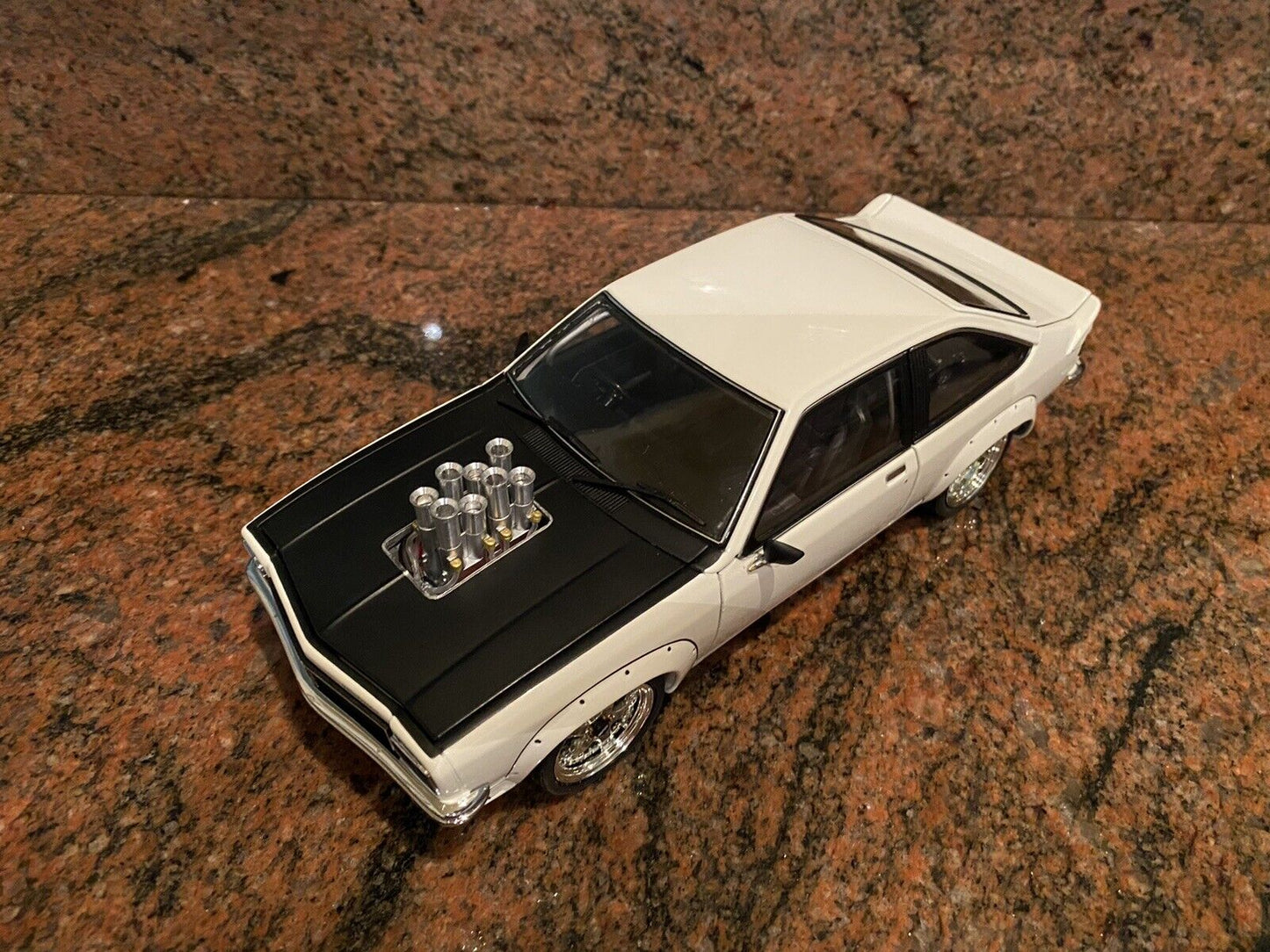 1/18 Modified Injected Holden LX Torana Ss Hatchback In Palais White