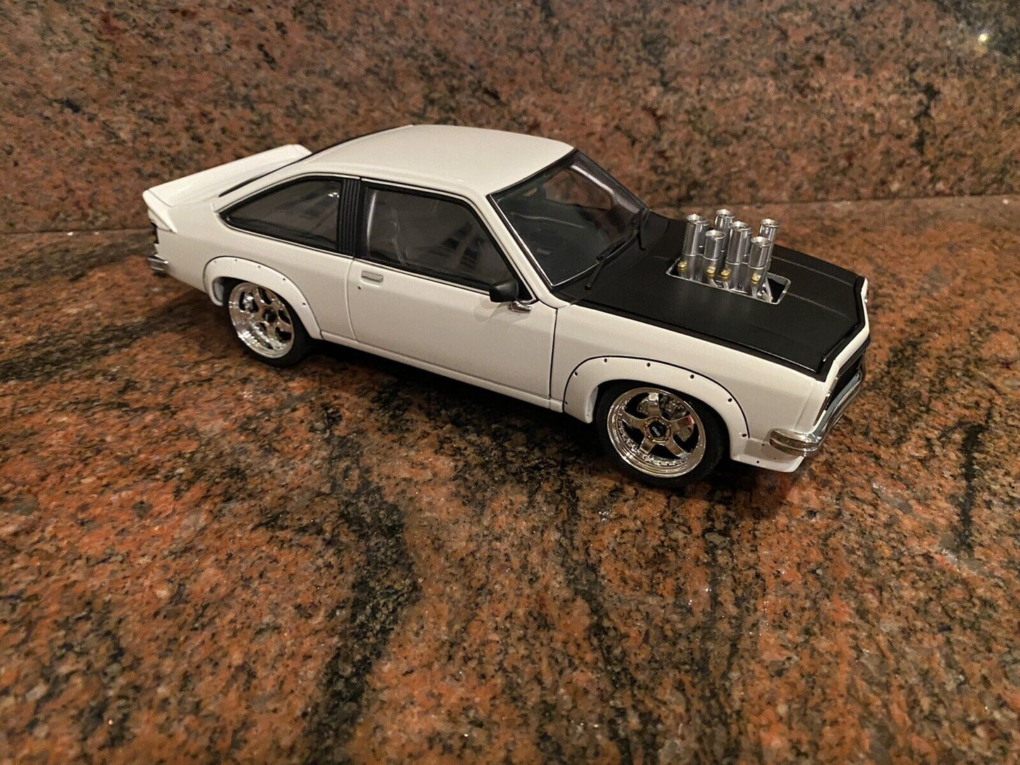 1/18 Modified Injected Holden LX Torana Ss Hatchback In Palais White