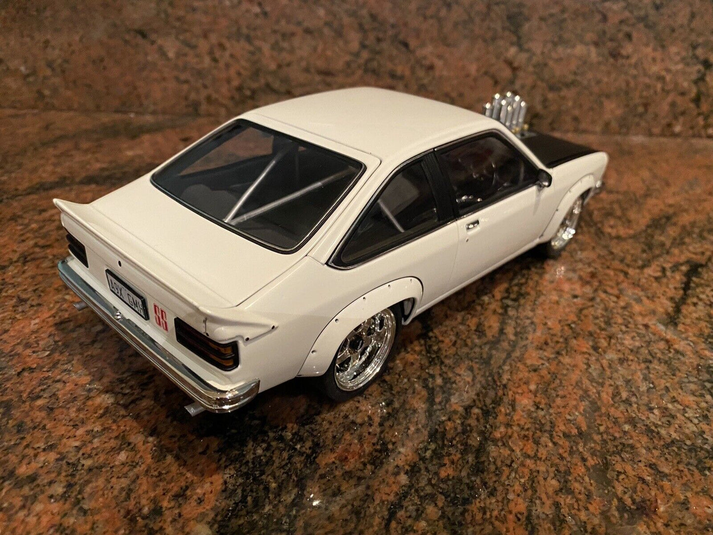 1/18 Modified Injected Holden LX Torana Ss Hatchback In Palais White