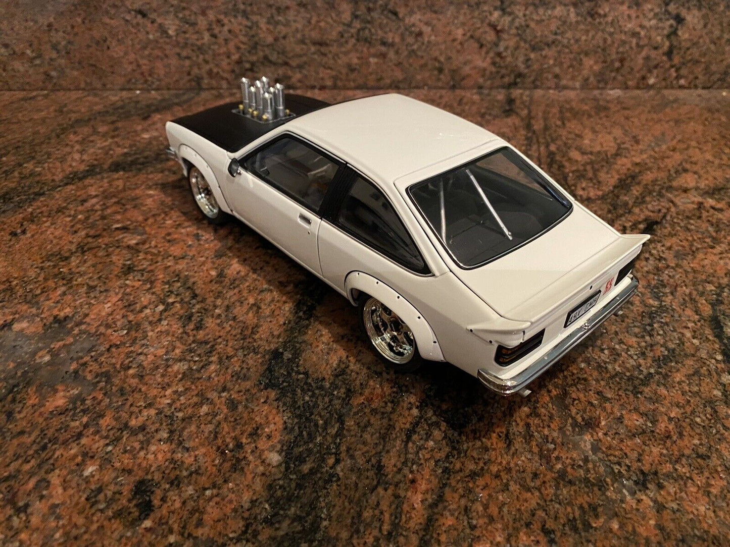 1/18 Modified Injected Holden LX Torana Ss Hatchback In Palais White