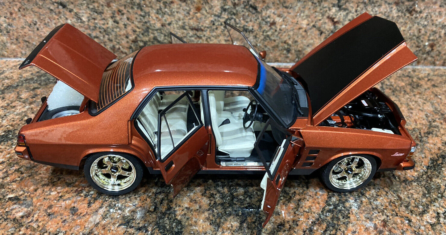 1:18 C/C Modified HX 4 Door In Persian Sand Metallic With Black Stripes